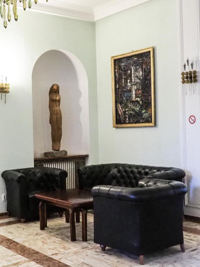 Hotel Triumf Bukarest Exteriör bild